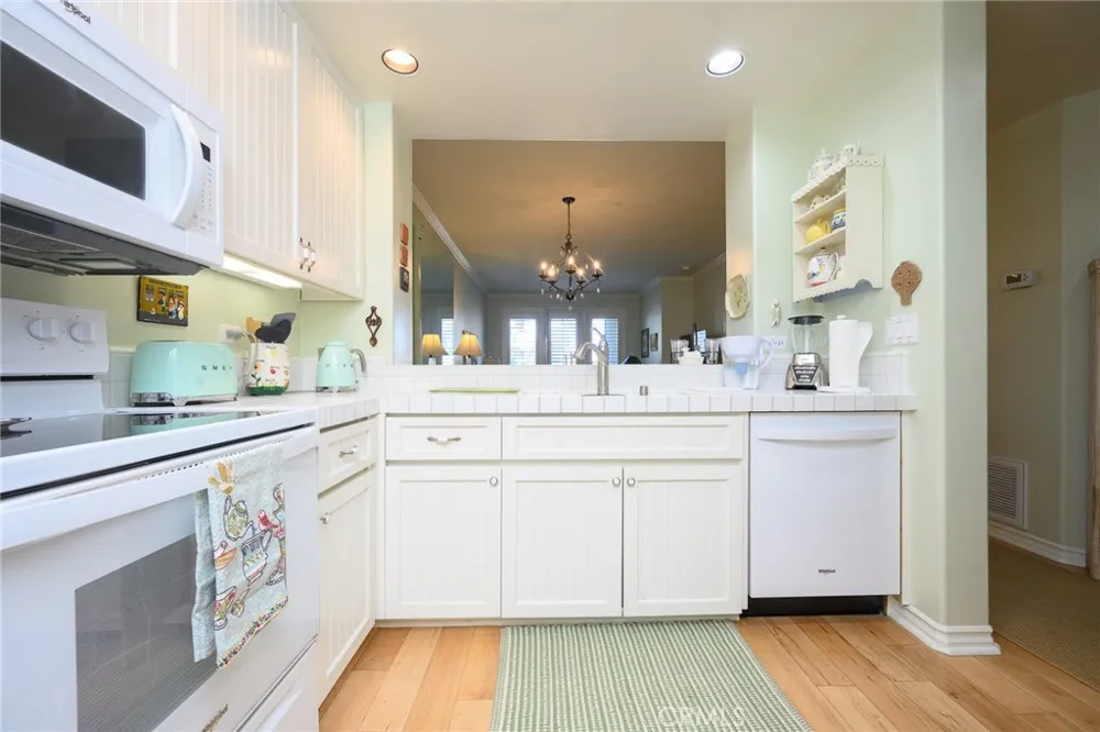 2243 Martin #211 Irvine, CA 92612