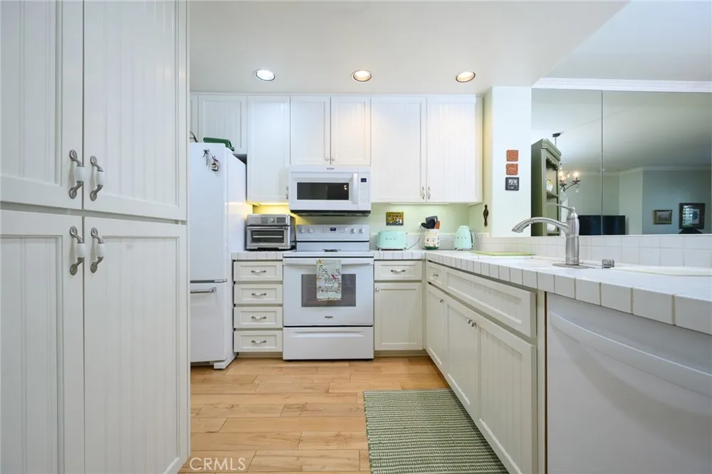 2243 Martin #211 Irvine, CA 92612