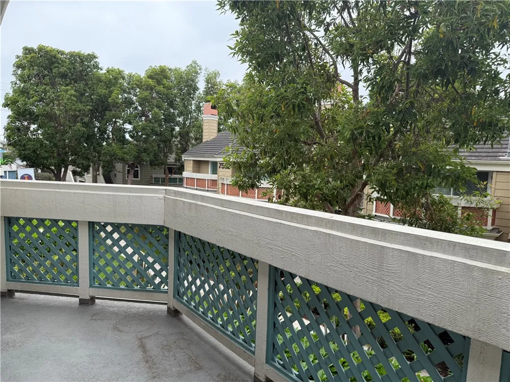 7532 Seaspring #201 Huntington Beach, CA 92648