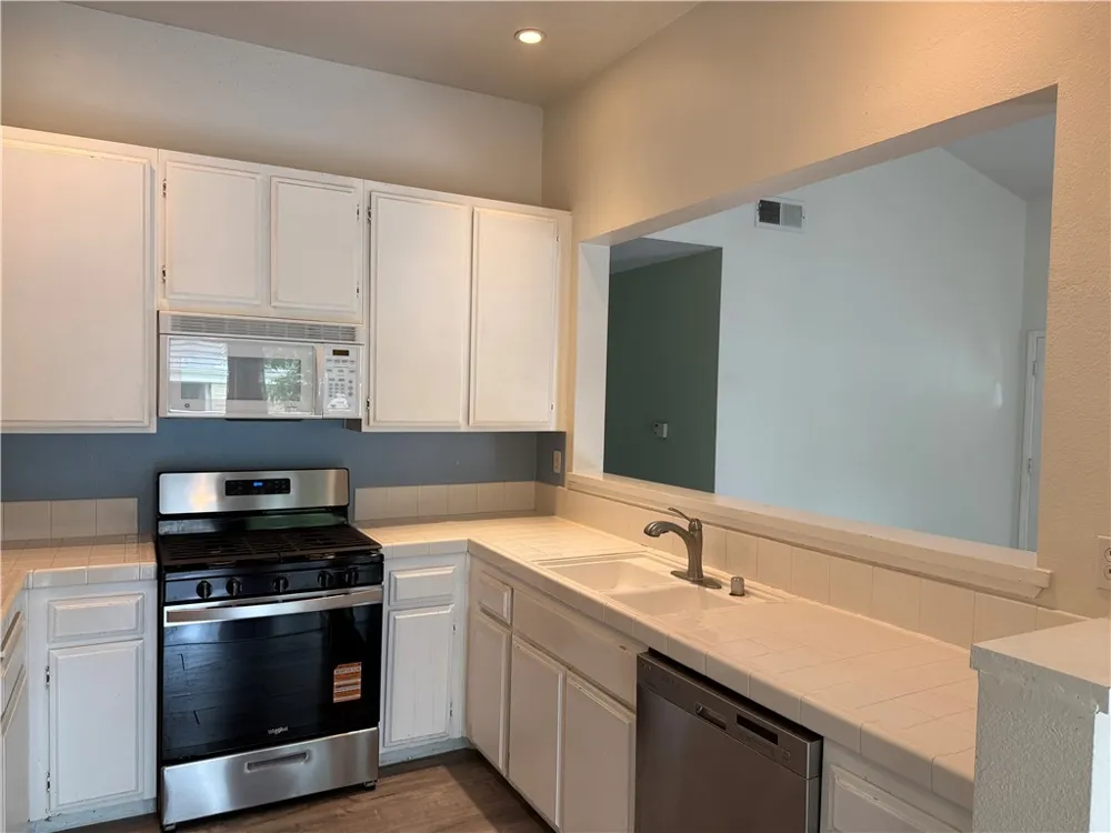 7532 Seaspring #201 Huntington Beach, CA 92648
