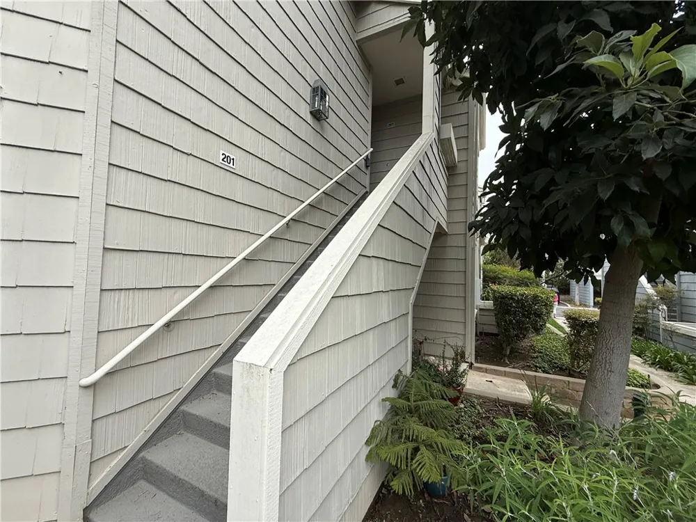 7532 Seaspring #201 Huntington Beach, CA 92648
