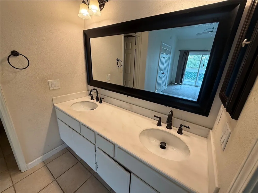 7532 Seaspring #201 Huntington Beach, CA 92648