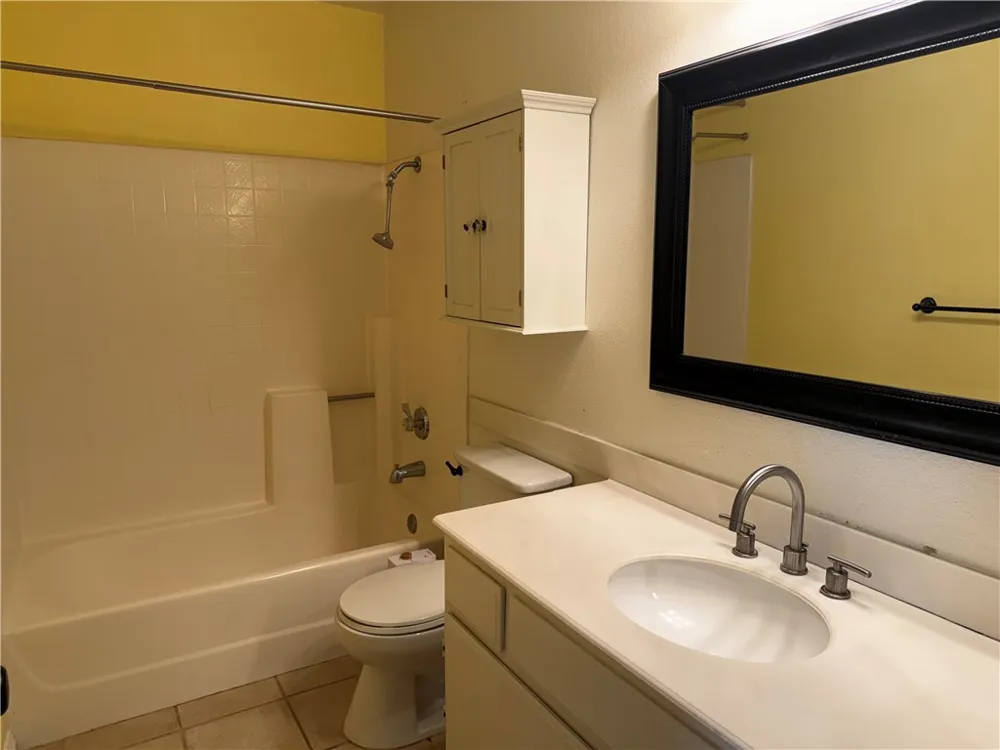 7532 Seaspring #201 Huntington Beach, CA 92648