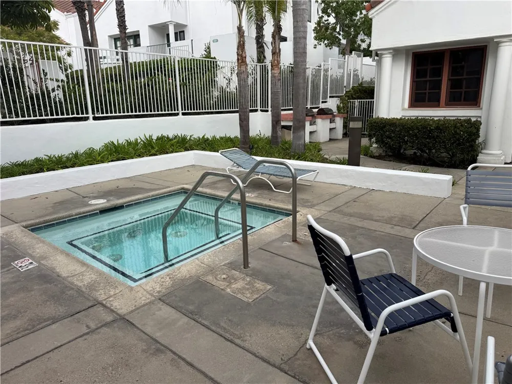 7532 Seaspring #201 Huntington Beach, CA 92648