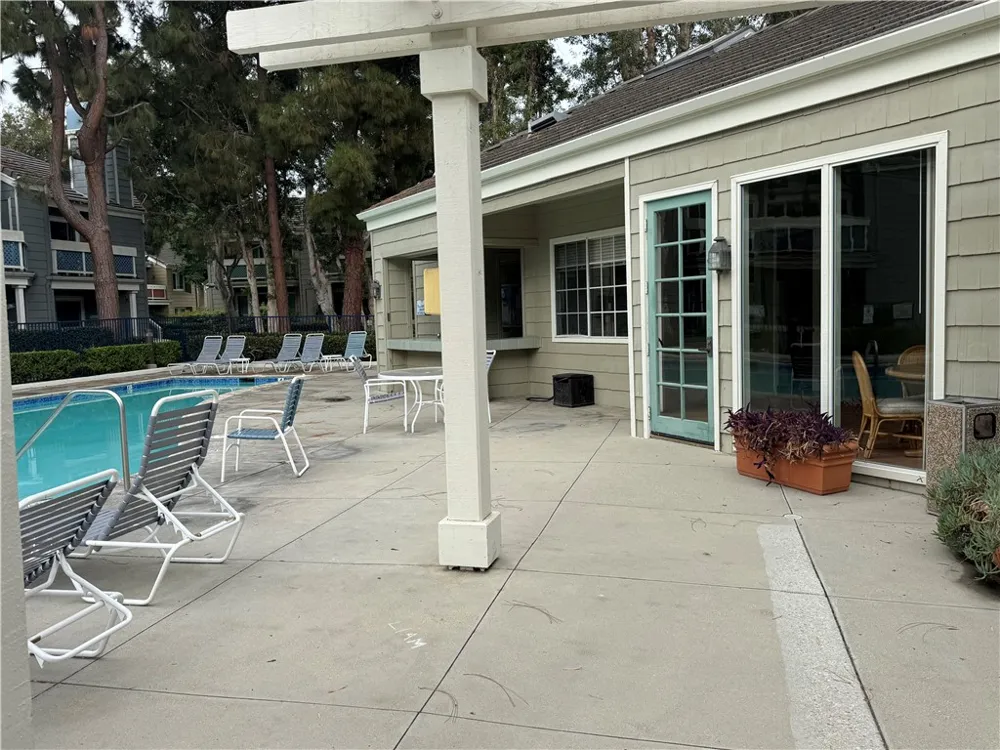 7532 Seaspring #201 Huntington Beach, CA 92648