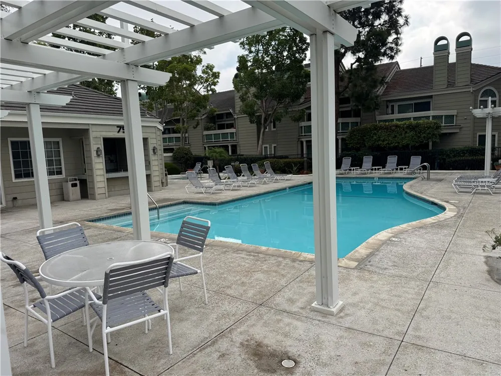 7532 Seaspring #201 Huntington Beach, CA 92648