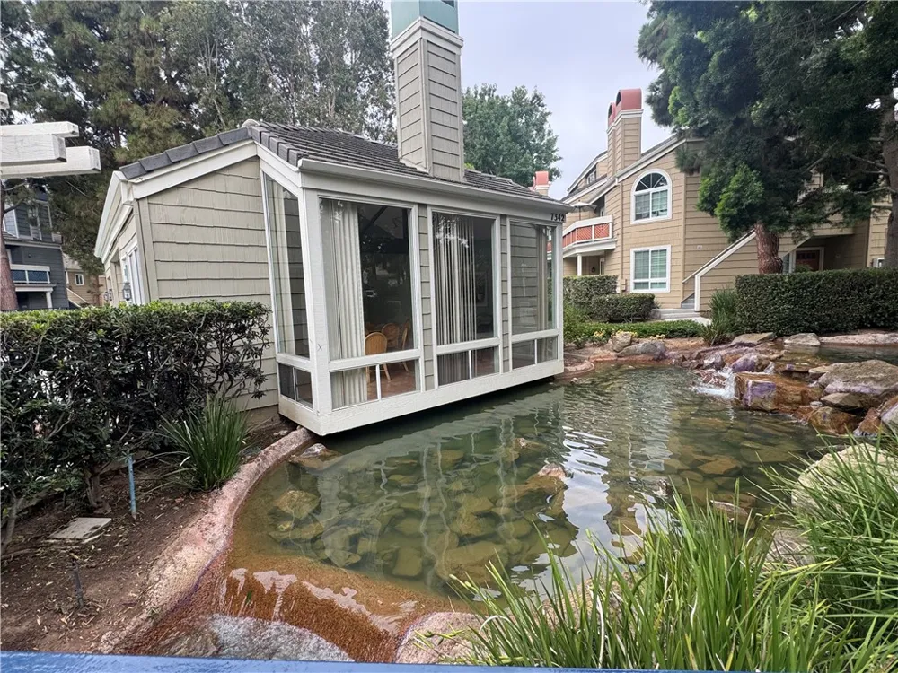 7532 Seaspring #201 Huntington Beach, CA 92648