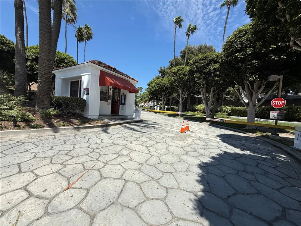 7532 Seaspring #201 Huntington Beach, CA 92648