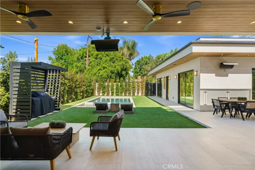 4842 Fulton Avenue Sherman Oaks, CA 91423