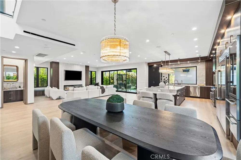 4842 Fulton Avenue Sherman Oaks, CA 91423