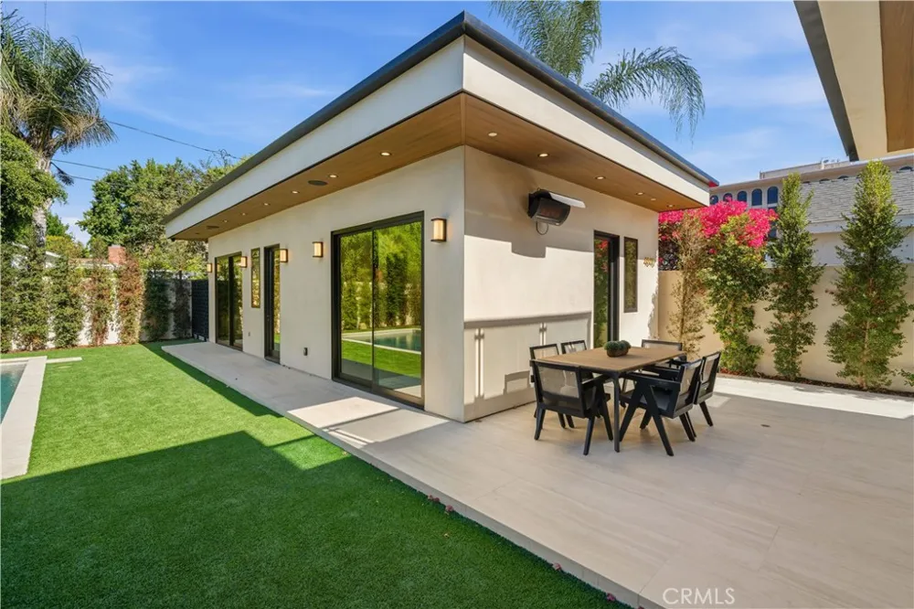 4842 Fulton Avenue Sherman Oaks, CA 91423