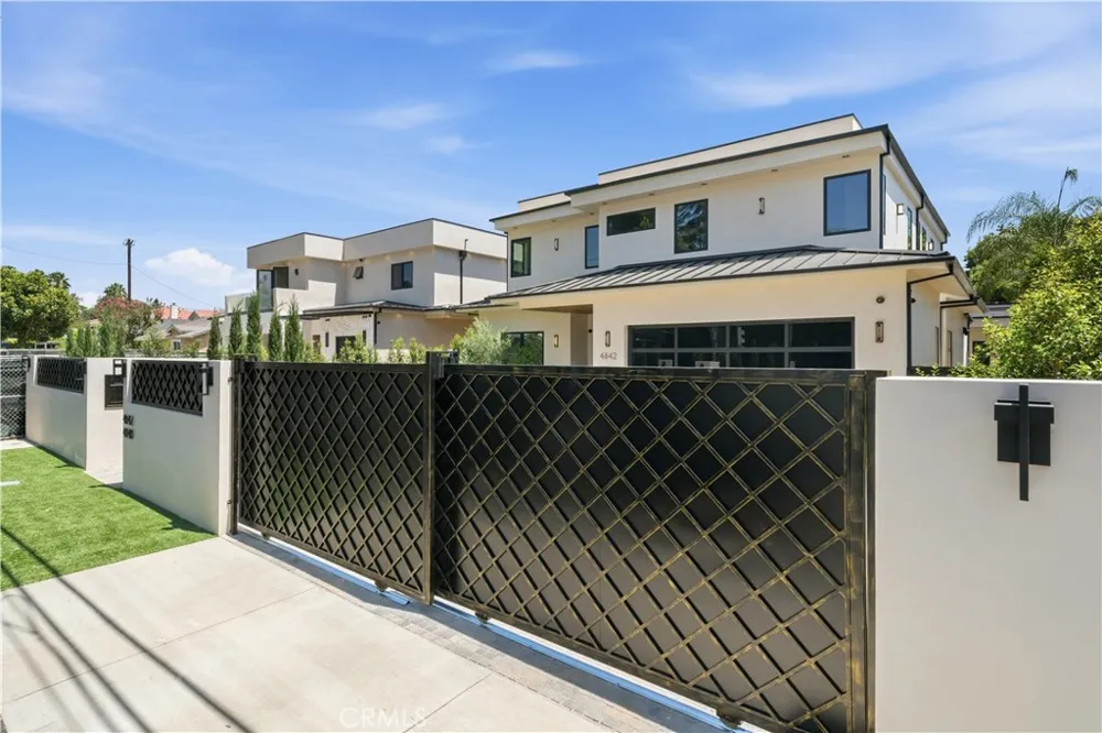 4842 Fulton Avenue Sherman Oaks, CA 91423