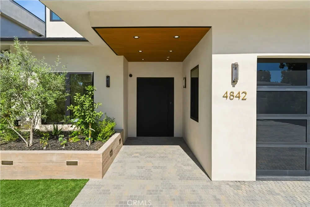4842 Fulton Avenue Sherman Oaks, CA 91423