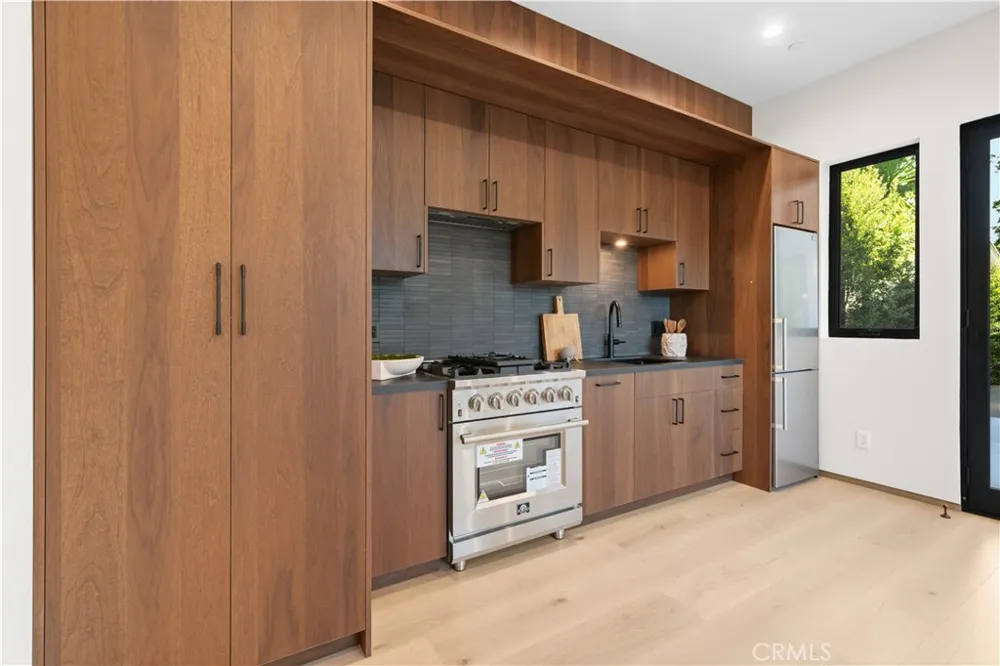 4842 Fulton Avenue Sherman Oaks, CA 91423