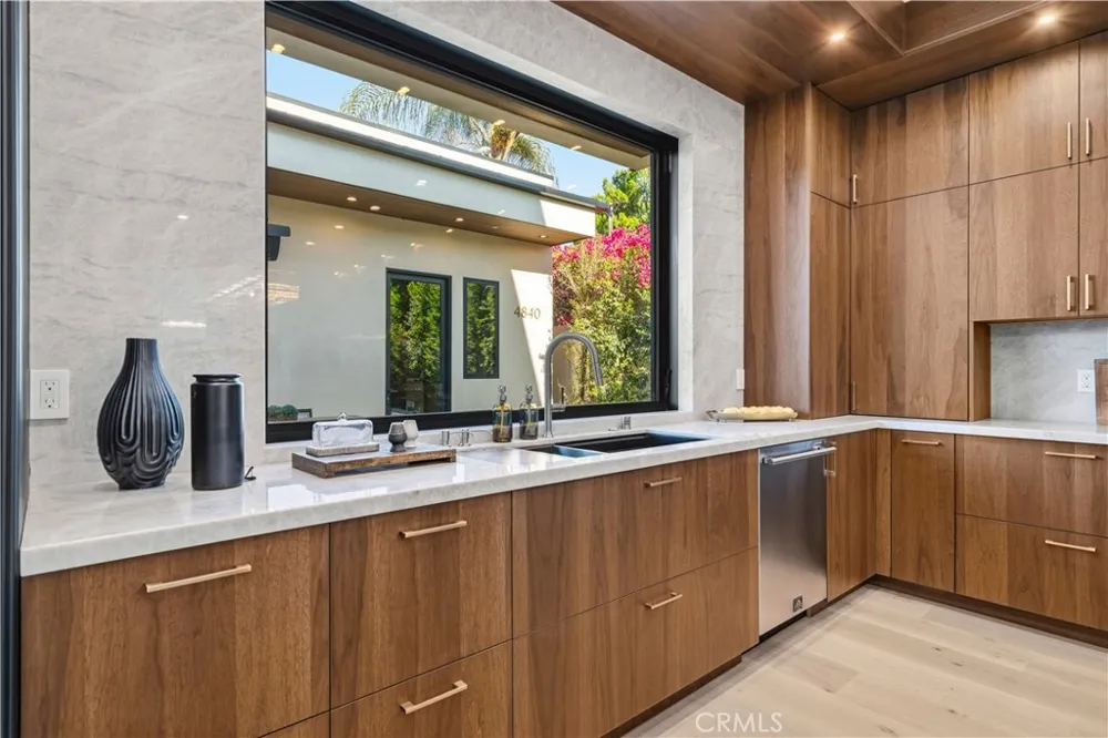 4842 Fulton Avenue Sherman Oaks, CA 91423