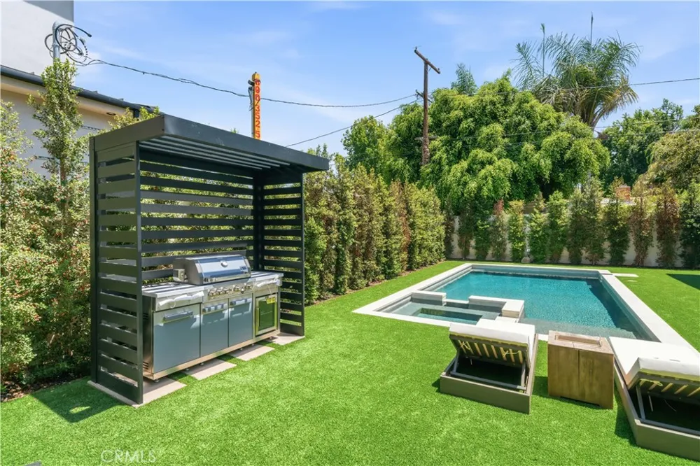 4842 Fulton Avenue Sherman Oaks, CA 91423