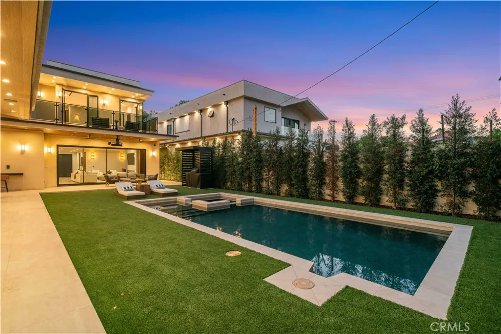 4842 Fulton Avenue Sherman Oaks, CA 91423