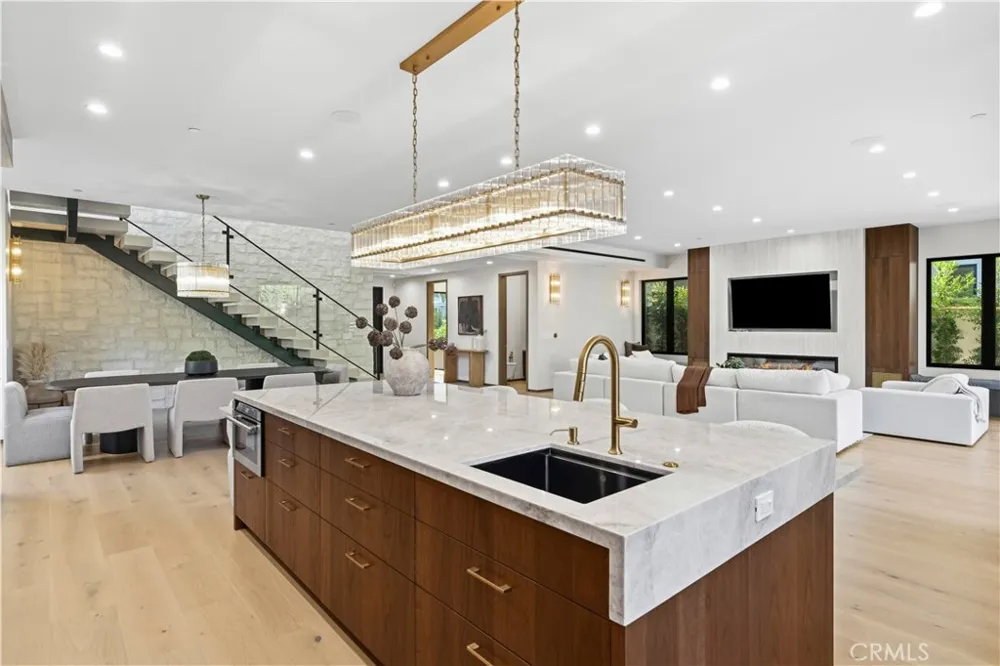 4842 Fulton Avenue Sherman Oaks, CA 91423