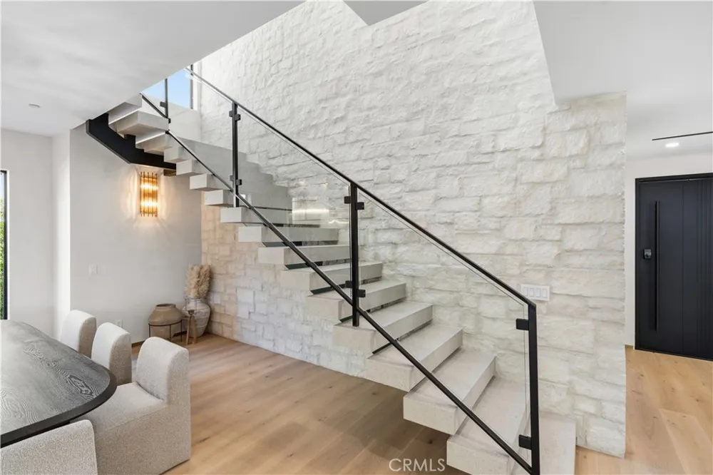 4842 Fulton Avenue Sherman Oaks, CA 91423