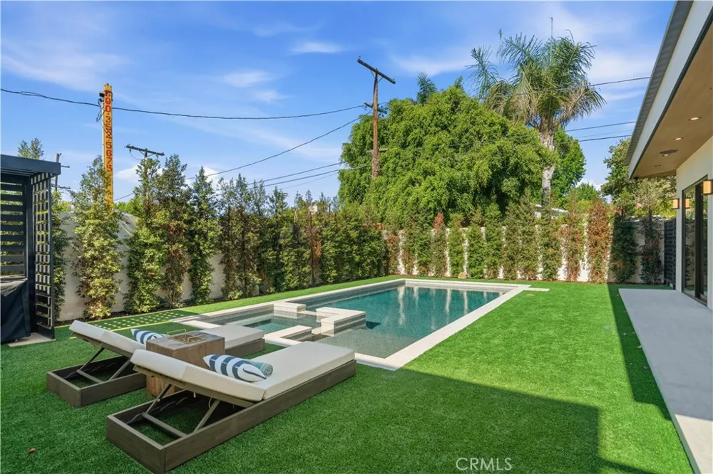 4842 Fulton Avenue Sherman Oaks, CA 91423