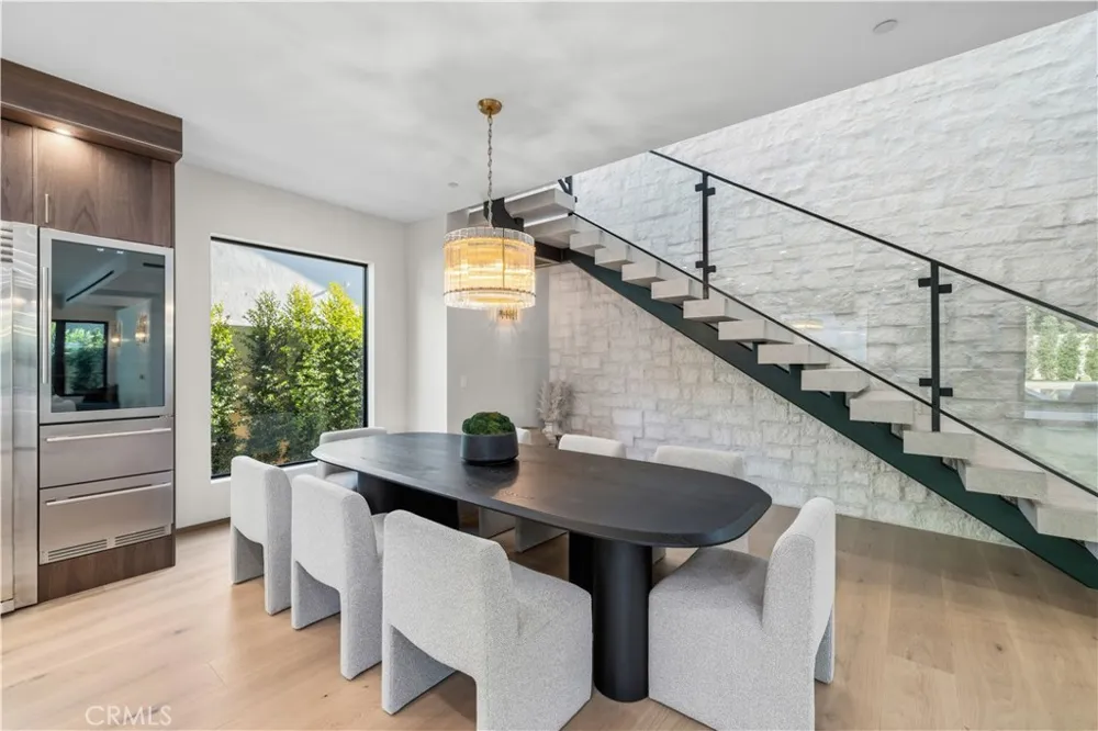 4842 Fulton Avenue Sherman Oaks, CA 91423