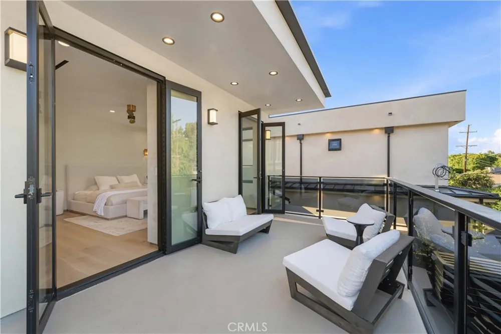 4842 Fulton Avenue Sherman Oaks, CA 91423