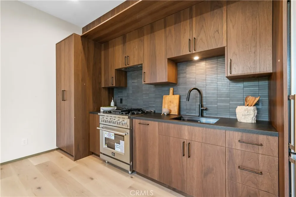 4842 Fulton Avenue Sherman Oaks, CA 91423