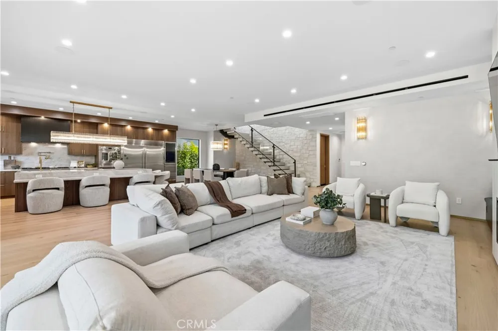 4842 Fulton Avenue Sherman Oaks, CA 91423