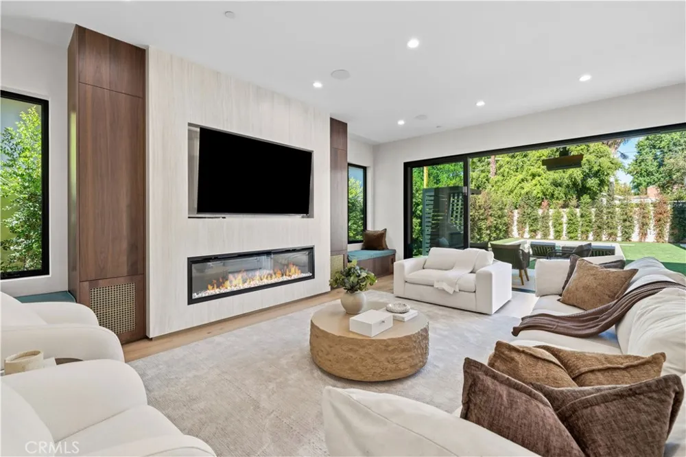 4842 Fulton Avenue Sherman Oaks, CA 91423