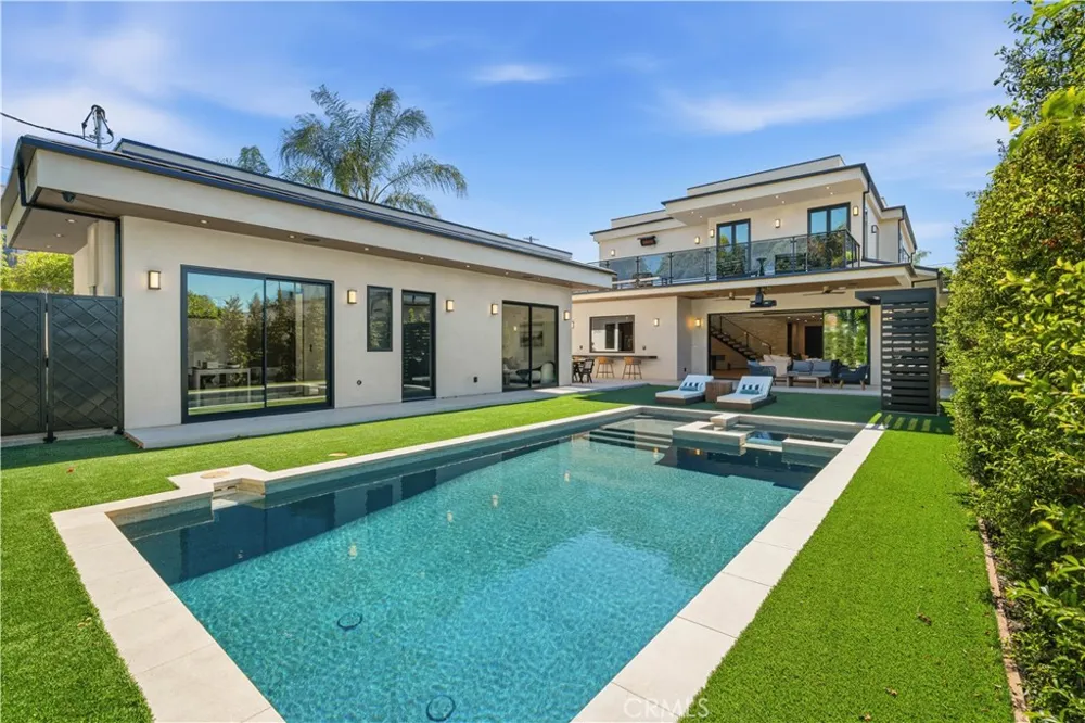 4842 Fulton Avenue Sherman Oaks, CA 91423