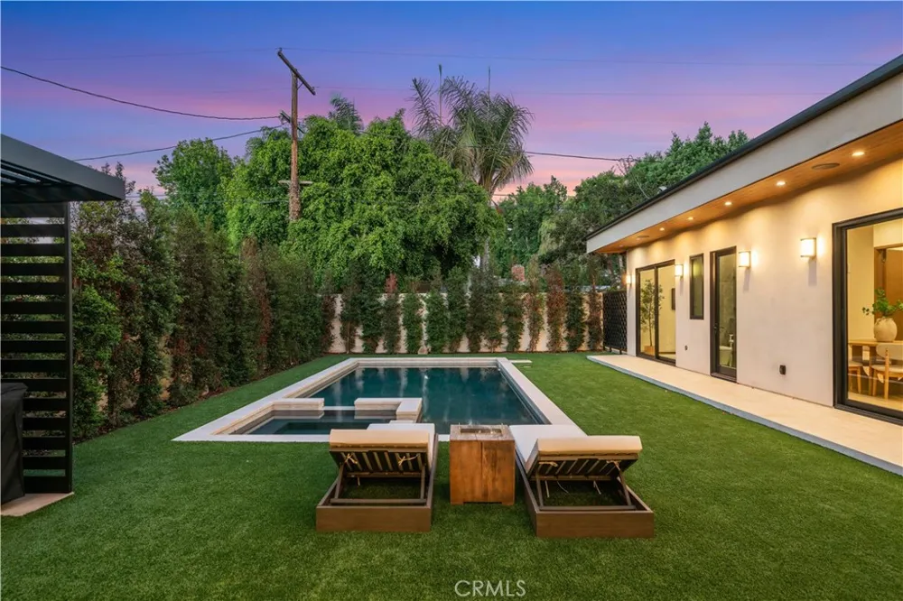 4842 Fulton Avenue Sherman Oaks, CA 91423