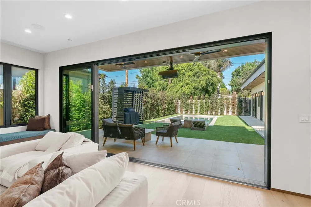 4842 Fulton Avenue Sherman Oaks, CA 91423