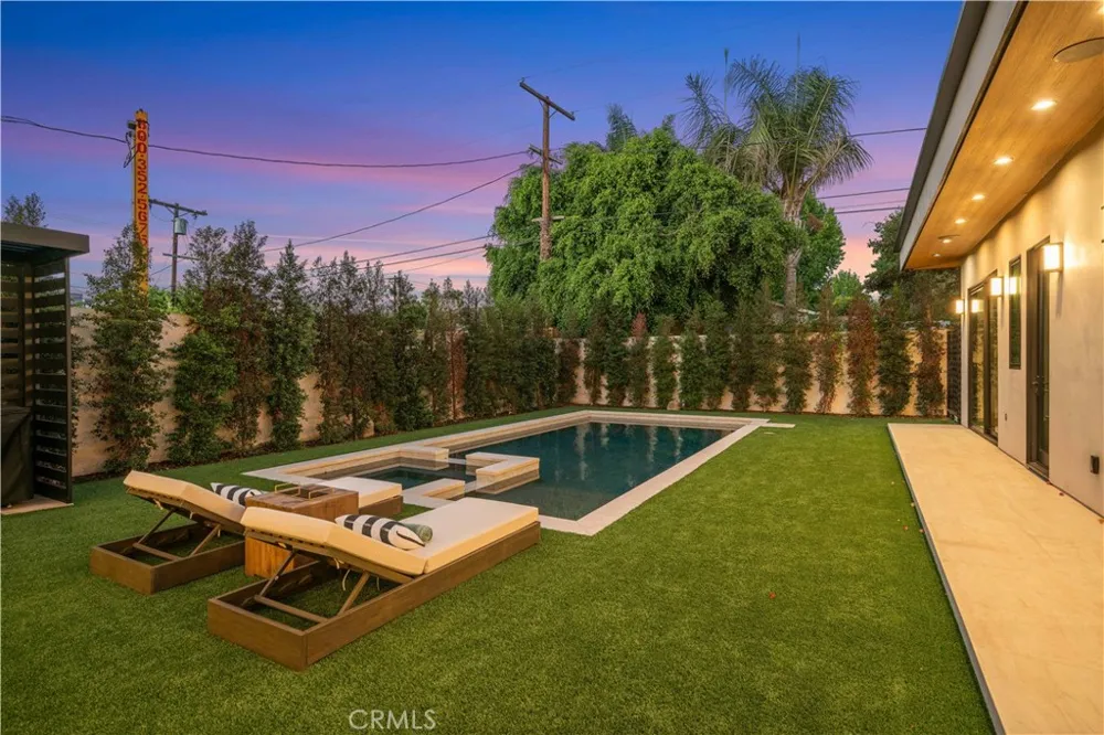 4842 Fulton Avenue Sherman Oaks, CA 91423