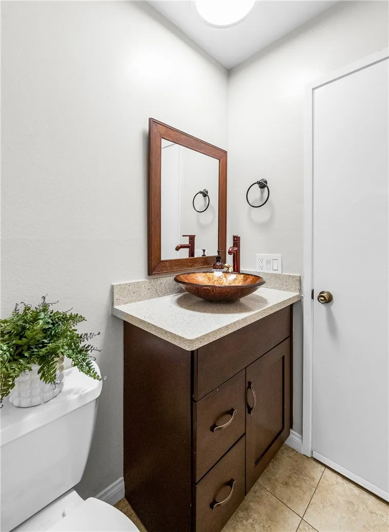 345 University #F6 Costa Mesa, CA 92627