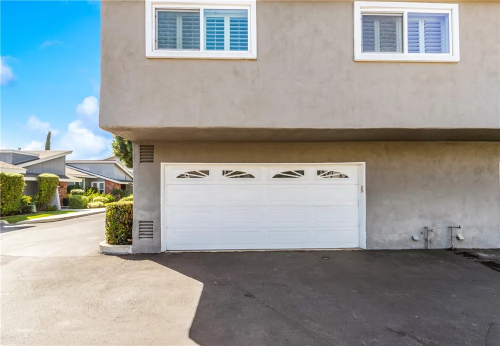 345 University #F6 Costa Mesa, CA 92627