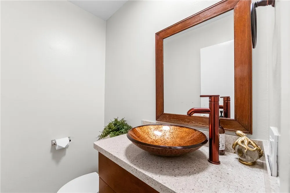 345 University #F6 Costa Mesa, CA 92627