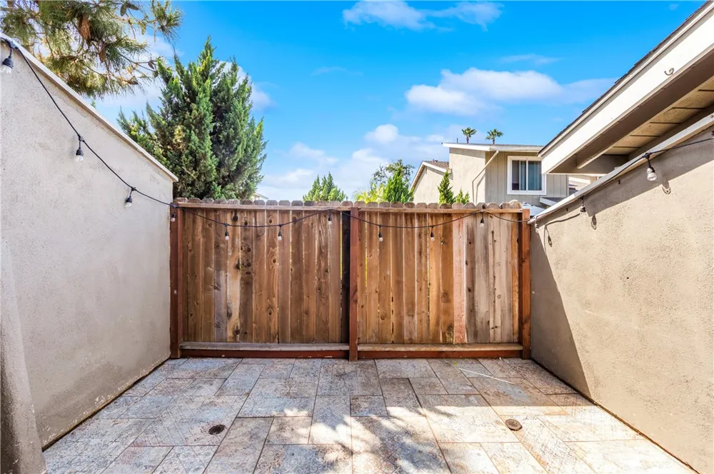 345 University #F6 Costa Mesa, CA 92627