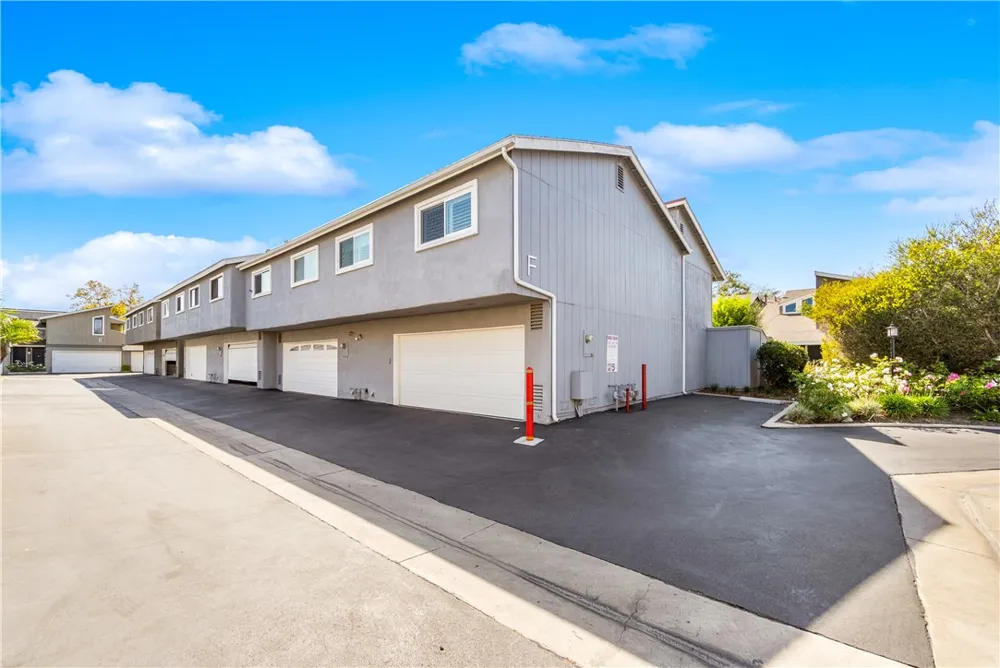 345 University #F6 Costa Mesa, CA 92627