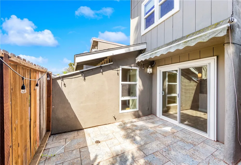 345 University #F6 Costa Mesa, CA 92627