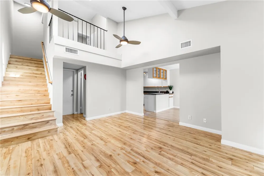 345 University #F6 Costa Mesa, CA 92627