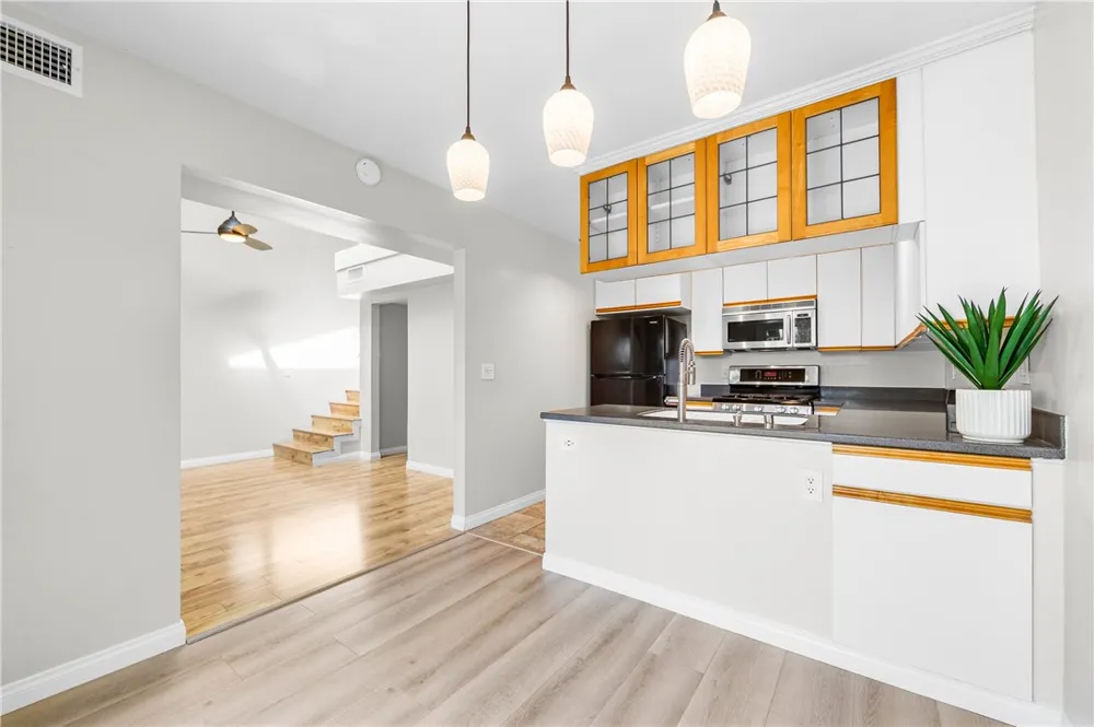 345 University #F6 Costa Mesa, CA 92627