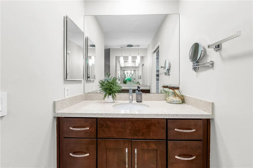 345 University #F6 Costa Mesa, CA 92627