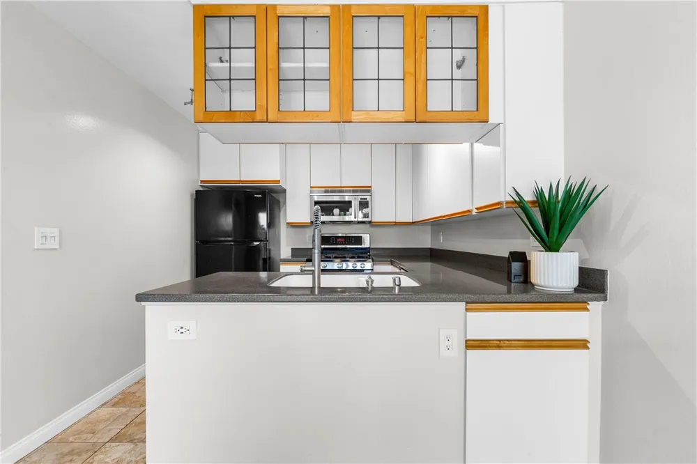 345 University #F6 Costa Mesa, CA 92627