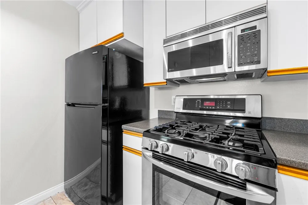 345 University #F6 Costa Mesa, CA 92627
