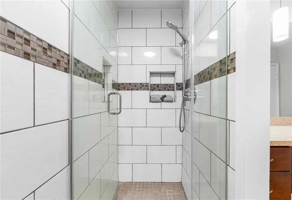 345 University #F6 Costa Mesa, CA 92627