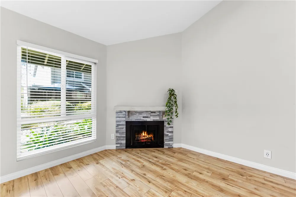 345 University #F6 Costa Mesa, CA 92627