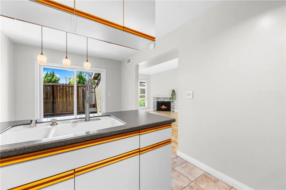 345 University #F6 Costa Mesa, CA 92627