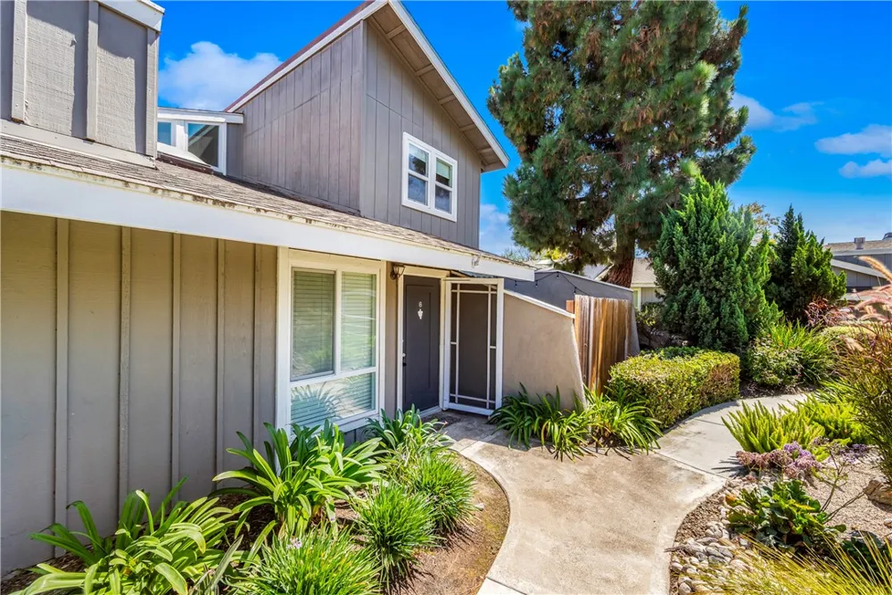 345 University #F6 Costa Mesa, CA 92627