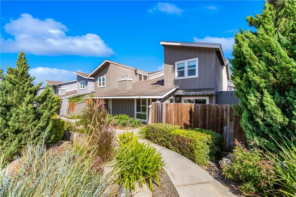 345 University #F6 Costa Mesa, CA 92627