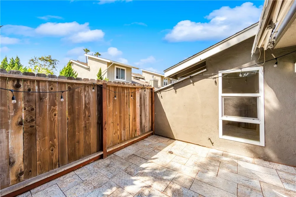 345 University #F6 Costa Mesa, CA 92627